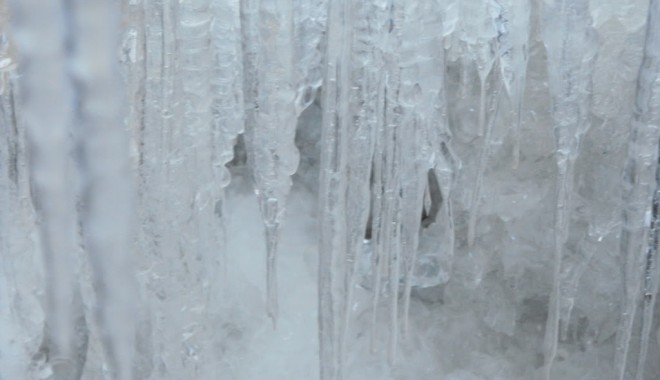 Temperaturi record la Întorsura Buzăului. Câte grade s-au înregistrat astăzi - gheata-1357804239.jpg