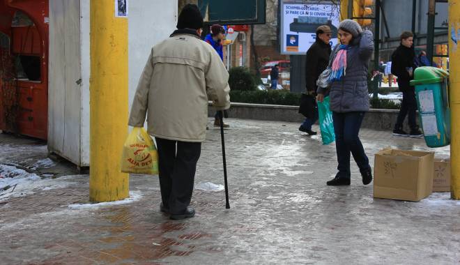 Cum va fi vremea mâine, la Constanța - gheatapoleitrotuare12-1420652485.jpg