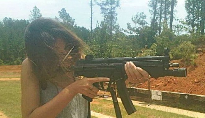 Mădălina Ghenea, cu arma în mână - ghenea52421400-1341922989.jpg