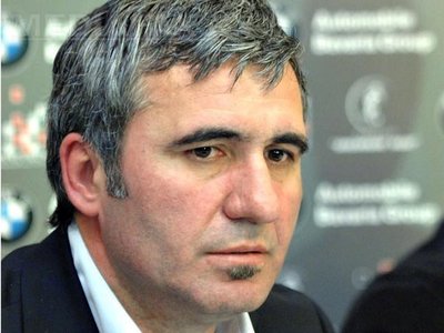 Fotbal / Hagi este convins că Viitorul va rămâne în Liga I, după egalul cu Oțelul Galați - gheorghehagibogdanmaran-1347792750.jpg