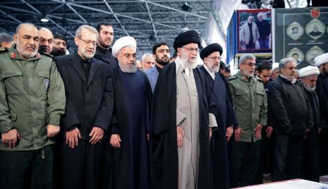 Ghidul suprem iranian s-a recules în fața sicriului cu rămășițele lui Soleimani - ghidul-1578325818.jpg