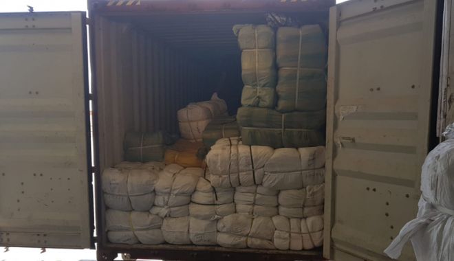 Ghiozdane contrafăcute, confiscate  în Portul Constanța Sud Agigea - ghiozdanecontrafacute-1533052800.jpg