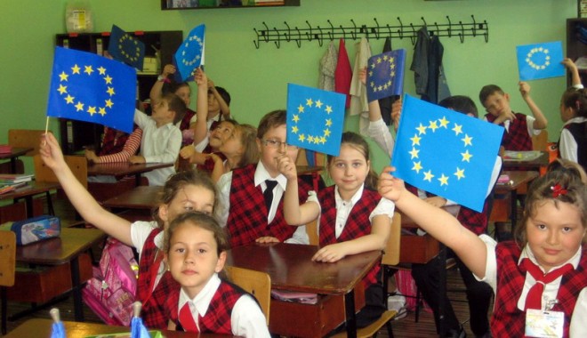 Ce reprezintă Uniunea Europeană pentru elevi - ghiozdanulcustiri-1368369052.jpg