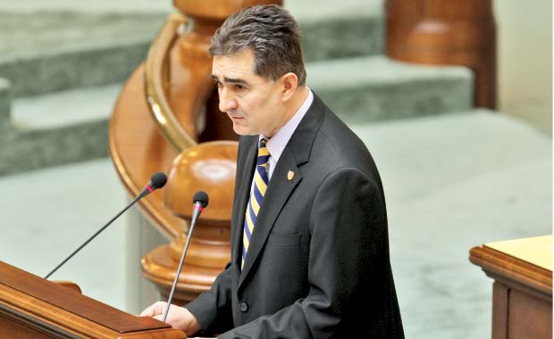Ioan Ghișe a depus plângeri penale împotriva lui Traian Băsescu și a șase judecători ai CCR - ghise-1347533509.jpg