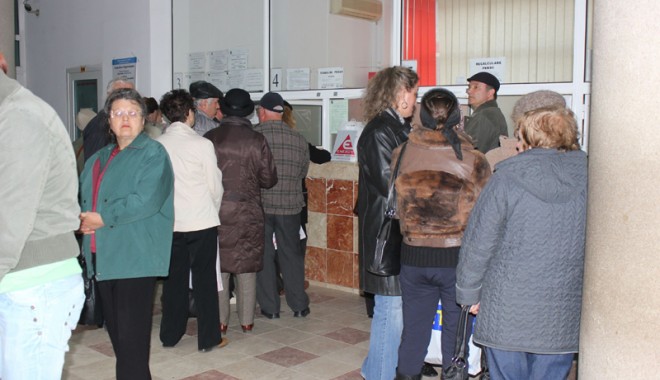 Zeci de mii de vârstnici constănțeni vor primi pensii mai mari - ghiseecasapensiilor1-1334770519.jpg