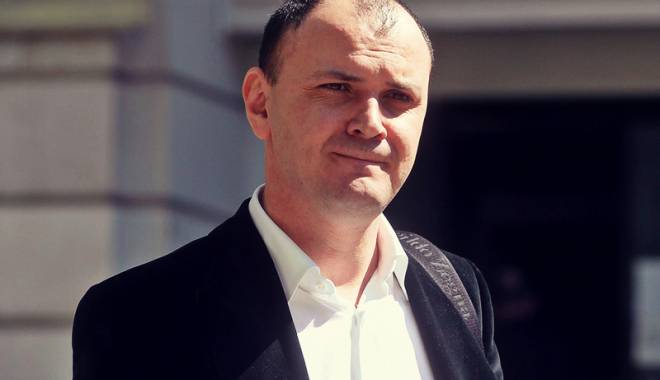 Sebastian Ghiță, la mâna colegilor deputați - ghita-1458846496.jpg