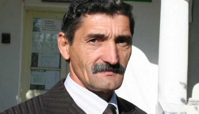 Fostul primar de la Horia și fiul său, acuzați de fapte de corupție, achitați - gigelsava-1322583648.jpg