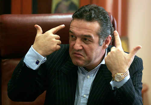 Fiscul încearcă să îi vândă terenurile lui Becali la jumătate de preț - gigibecali-1312379676.jpg