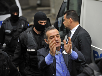 Gigi Becali, liber să meargă acasă - gigibecaliarestrazvanchirita-1399534135.jpg