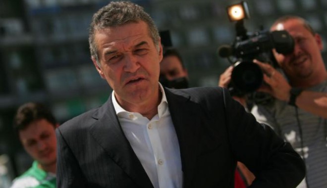 Patru jucători de la Steaua vor fi dați afară după înfrângerea de aseară! - gigibecaliovidiumicsik-1351754021.jpg