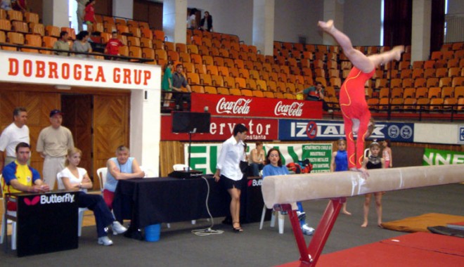Gimnastele Farului, nelipsite de pe podium - gimnastele-1401300133.jpg