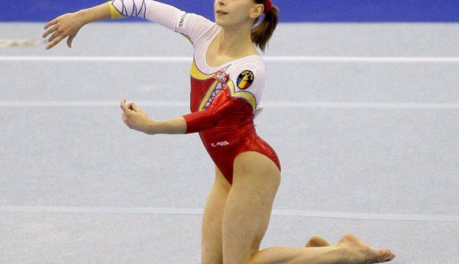 O româncă tare la sol - gimnastica-1332694210.jpg