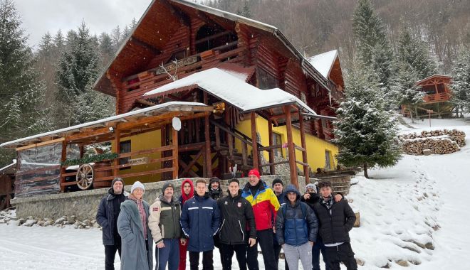 Gimnastică / Componenţii lotului naţional, relaxare la Cabana Plaiul Foii - gimnasticacabana-1613685407.jpg