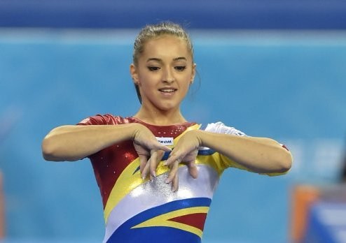 Gimnastică: Emoții mari, azi, pentru Larisa Iordache și Ștefania Stănilă - gimnasticafinalesursaromgymro-1412930044.jpg