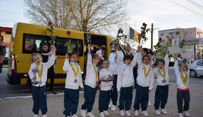Peste 60 de sportive vor participa la Campionatul Național de Gimnastică Ritmică din comuna Cumpăna - gimnasticaritmica-1555250752.jpg