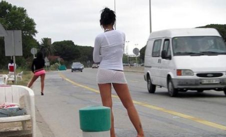 Sex pe stradă, în plină zi - girl-1320397839.jpg