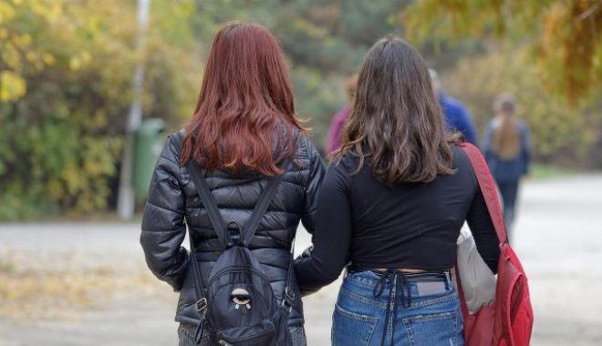 Minoră din România, exploatată sexual la Paris; părinţii acesteia primeau bani de la un francez - girlsg50f2b4fad1280640x400-1678346165.jpg