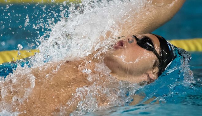 Înot: Robert Glință a câștigat argintul în proba de 100 m spate, la europenele de la Cazan - glinta-1636130151.jpg