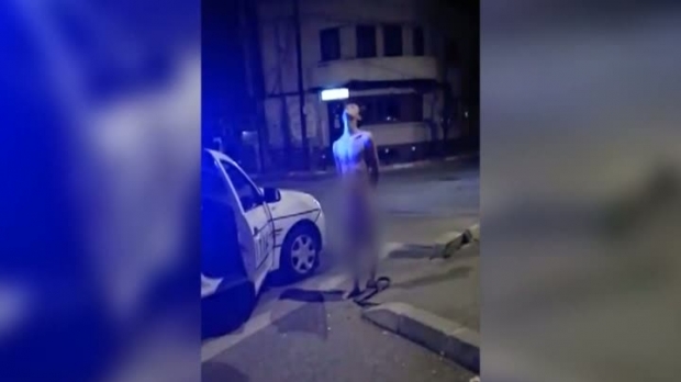 SCENE INCREDIBILE! POLIȚIST LUAT LA PALME DE UN BĂRBAT GOL PUȘCĂ - gol55403100-1506687715.jpg