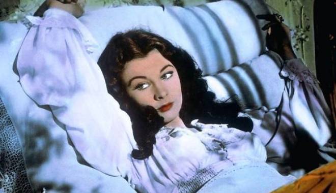 Cu cât a fost vândută o rochie purtată de Vivien Leigh în filmul 