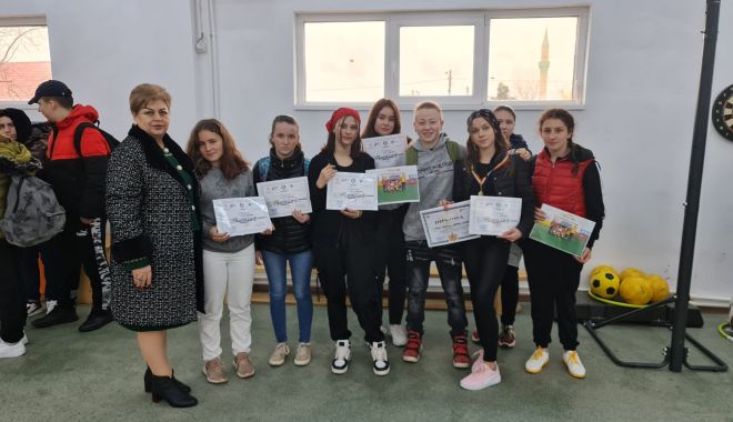 Primăria Grădina a oferit pachete şi costume de trening copiilor din localitate