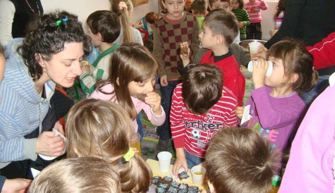 Daruri pentru cei nevoiași, de la micuții Grădiniței nr. 42 - gradinita42-1324053183.jpg