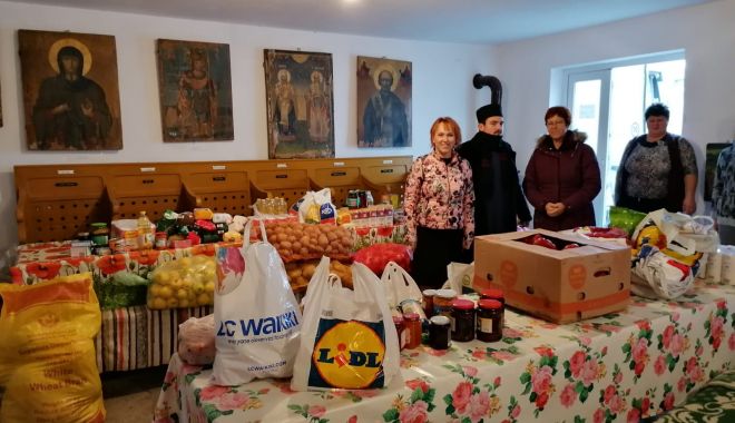 Donații de la prichindeii Grădiniței 42 pentru copiii și bătrânii nevoiași - gradinitafructe421-1574894703.jpg