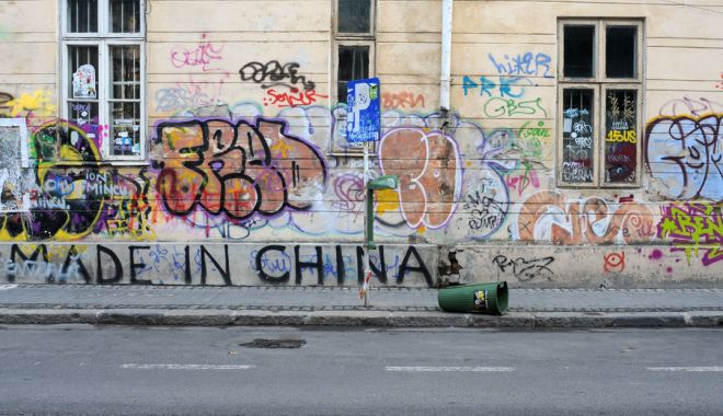 Adolescent prins de poliţiştii locali în timp ce efectua desene tip graffiti - grafitti1-1654167847.jpg