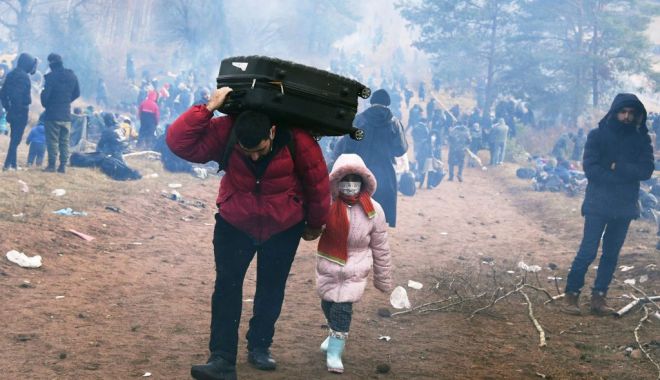 Un copil de un an a murit înghețat în pădurea de la granița Poloniei cu Belarusul - granita-1637309275.jpg