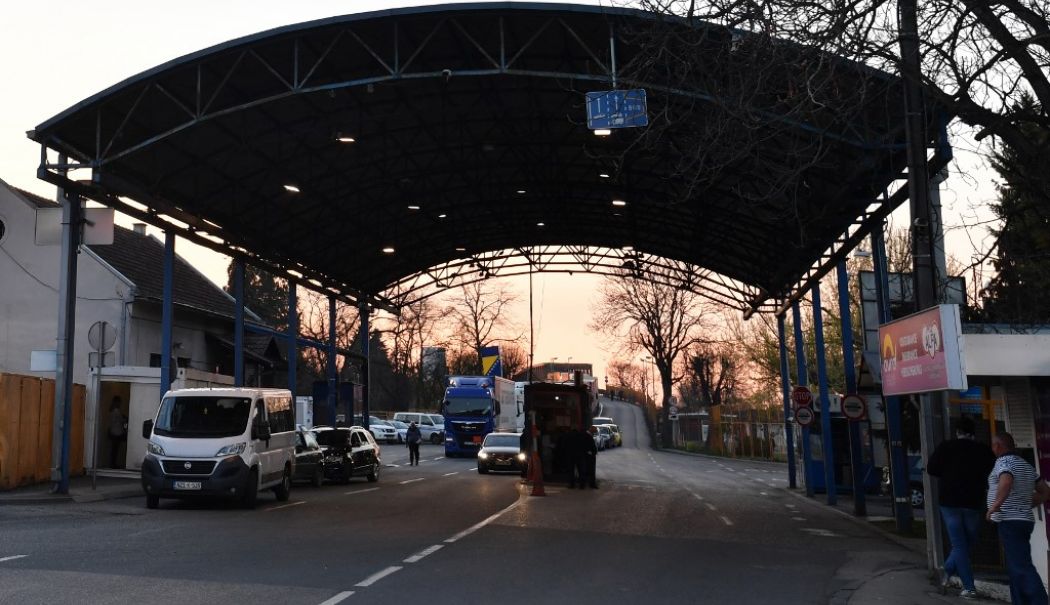 A încercat să treacă graniţa cu un cadavru pe scaunul din dreapta! Iată ce explicaţii a dat poliţiştilor - granita-1734445280.jpg
