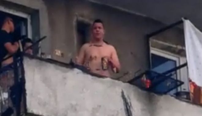 Patru tineri au încins un grătar în balcon și l-au scăpat de la etaj