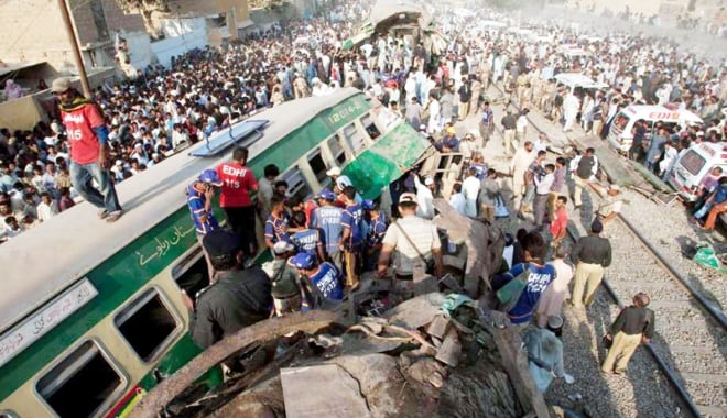 Grav accident de tren în Pakistan. Cel puțin 11 morți - grav-1478181371.jpg