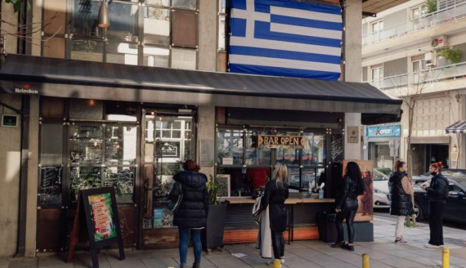 Grecia reduce carantina la cinci zile pentru a nu paraliza funcționarea țării pe perioada valului Omicron - grecia-1640712918.jpg
