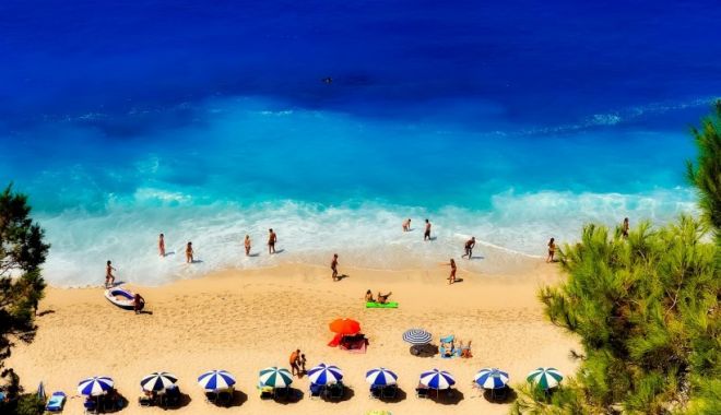 Un turist român, postare virală pe Facebook. În ce perioadă este mai bine să mergi în Grecia