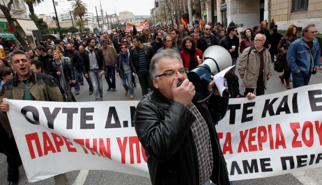 Criza datoriilor suverane distruge mitul statului social - greciaprotest-1324325596.jpg