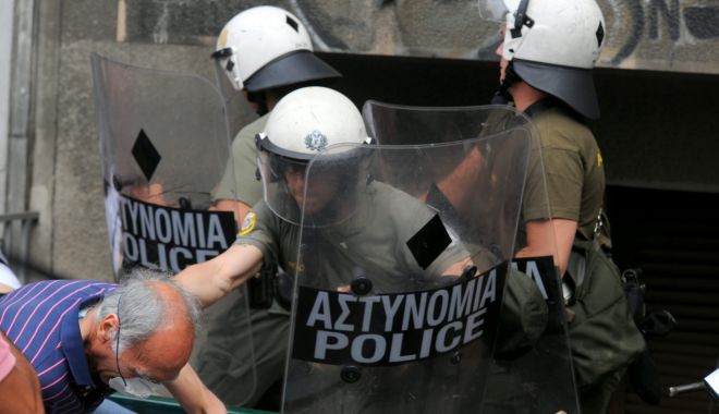 Grecii au protestat împotriva măsurilor guvernamentale pentru a combate răspândirea variantei Delta a coronavirusului - greciaprotestescaled-1626321035.jpg
