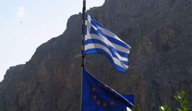 Cât ar costa ieșirea Greciei din zona Euro - greekflag-1337379726.jpg