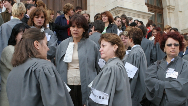 Protest al grefierilor din toată țara, inclusiv la Constanța - grefieri83990100-1475832601.jpg
