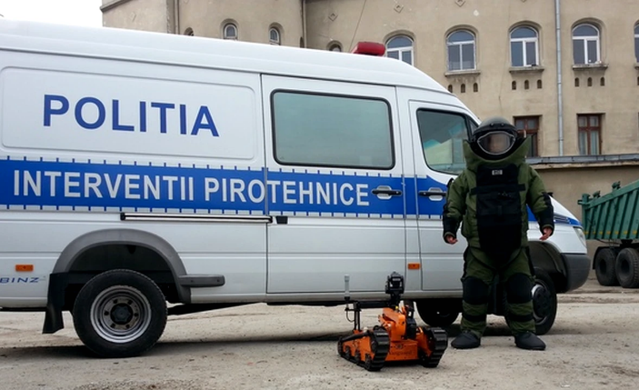 Alertă cu grenadă la casa mamei Andreei Tonciu! Dispozitivul, ataşat de poartă! O stradă întreagă este blocată