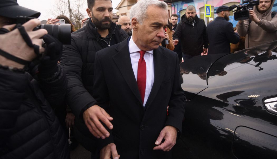 A apărut o “greşeală”: Călin Georgescu NU a dat în judecată Administraţia Prezidenţială, SRI, SIE, MAI şi STS - greseala-georgescu-1733851139.jpg