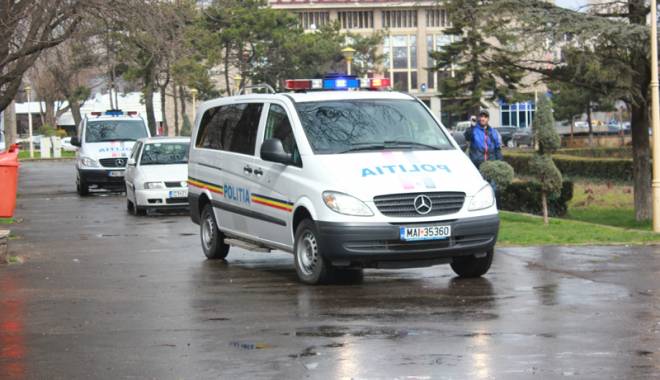 Greșeala care i-a dat de gol: au fugit într-o mașină decapotabilă! - gresealacareiadatdegol-1422379506.jpg