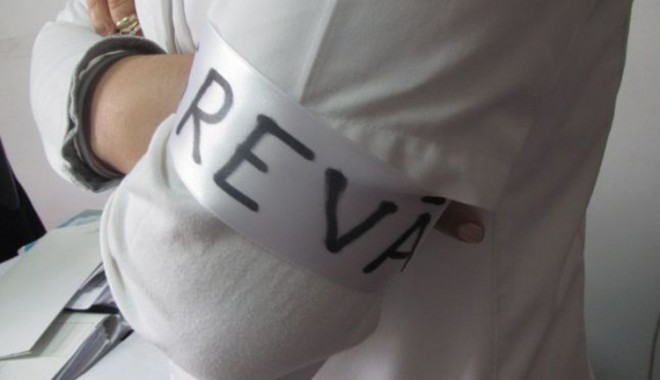 Medicii intră luni în grevă de avertisment - greva-1385196875.jpg