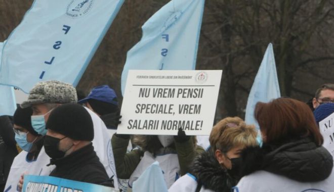 Profesorii și personalul nedidactic din școli vor fi azi în grevă de avertisment - greva-1642577957.jpg