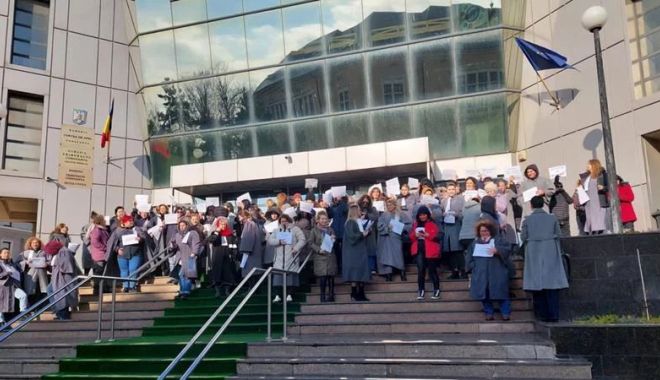 Greva grefierilor a amânat procesul fostului primar Decebal Făgădău - greva-1702393370.jpg