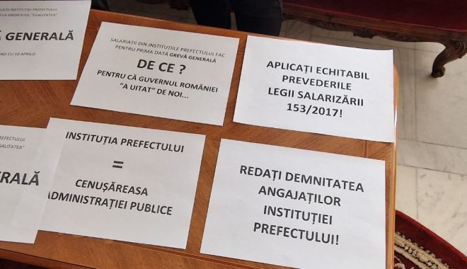 Angajații din prefecturile din țară au fost luni în grevă generală - grevabuzau-1681140692.jpg