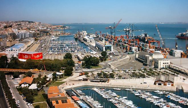 Greva docherilor va lovi trei porturi portugheze - grevadocherilor-1446835476.jpg