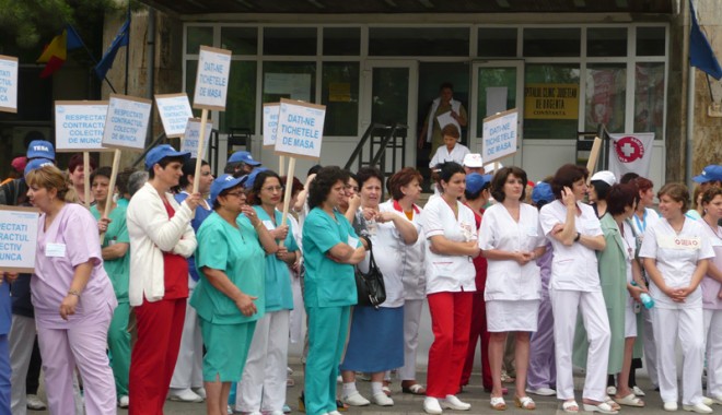 Medicii încep pichetările la Ministerul Sănătății - grevamedicispitaluljudetean40-1379442163.jpg