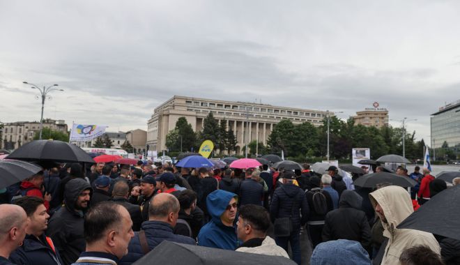 Protestele continuă! Sindicaliştii de la metrou pichetează sediul Guvernului - grevametrouscenariuposibilangaja-1700729972.jpg