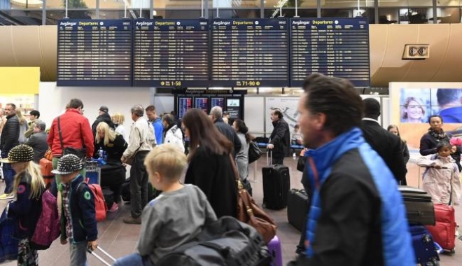 Mii de pasageri blocați pe aeroporturi din cauza unei defecțiuni a sistemului informatic - grevapilotilorsuedezidelasascirc-1483430027.jpg