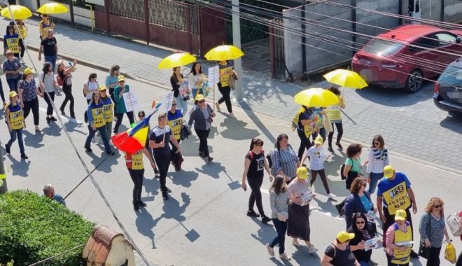 Asociaţia Elevilor din Constanţa: „Ne expărimăm susținerea integrală față de revendicările sindicatelor profesorilor” - grevaprofesori001-1685881256.jpg